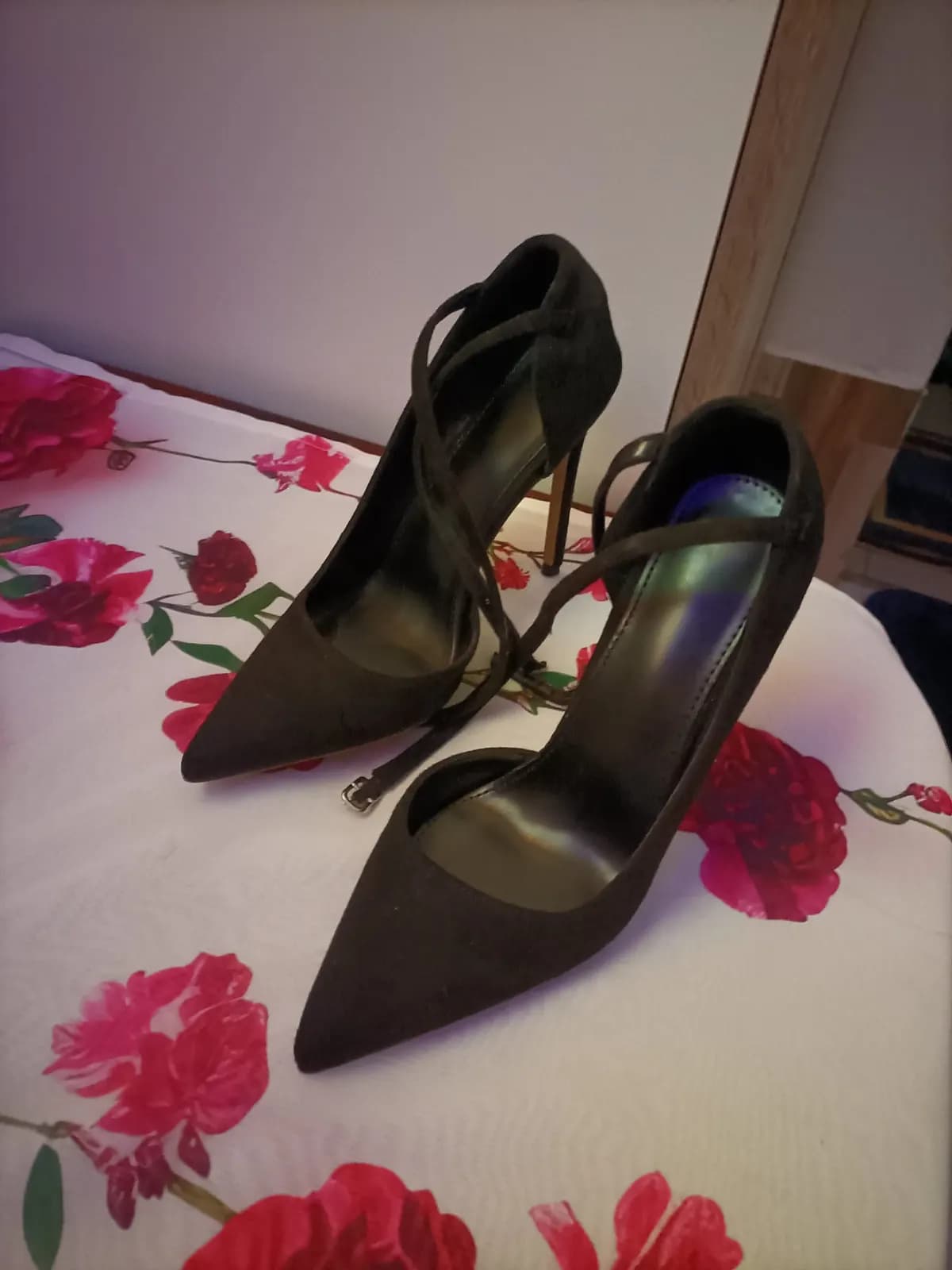 Photo de l'annonce : Chaussures à talons noires neuves – pointure 38 — Chirongui (Mode)