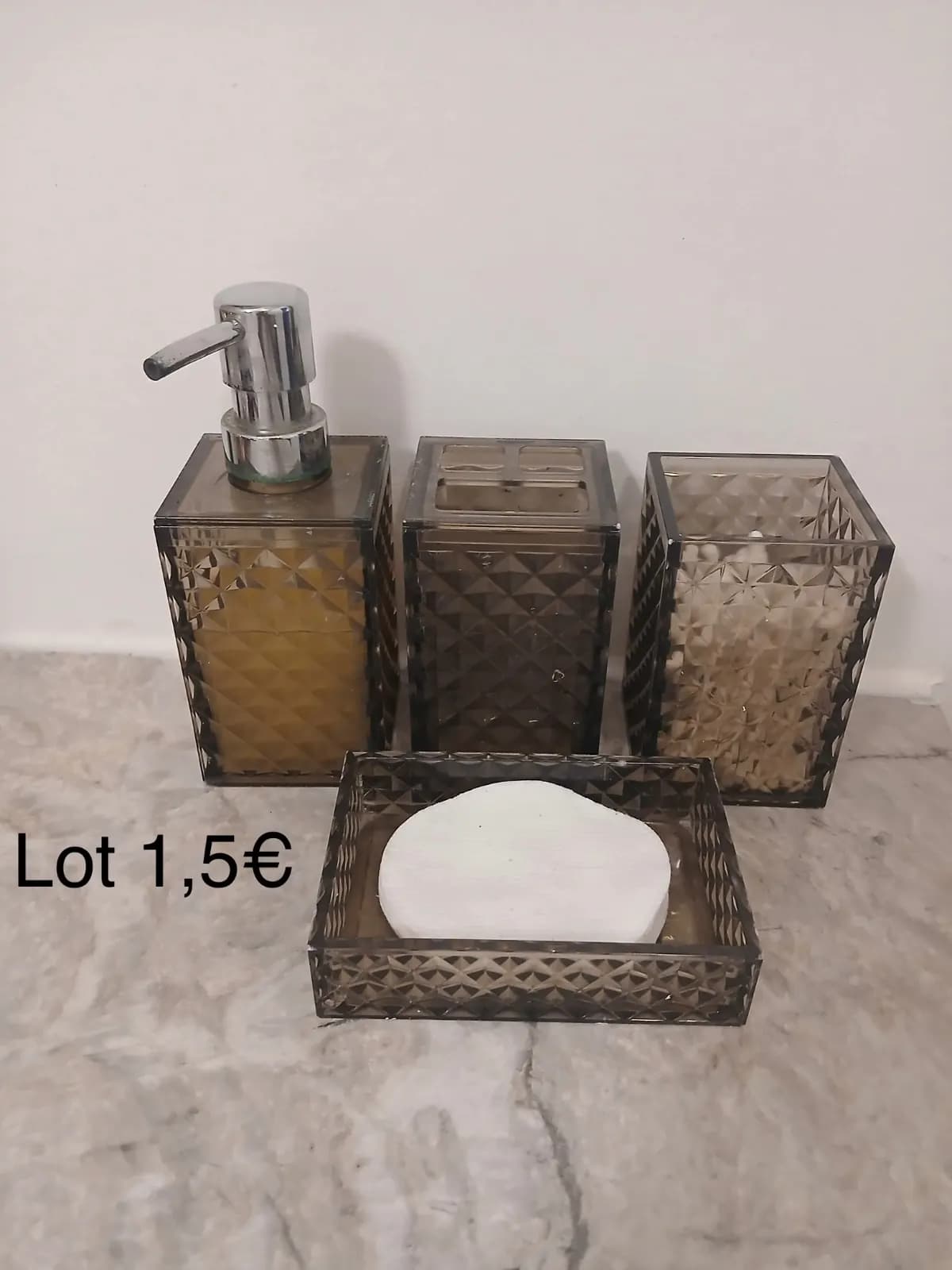 Photo de l'annonce : Articles SDB + balance pèse personne — Mamoudzou · Centre (Maison)