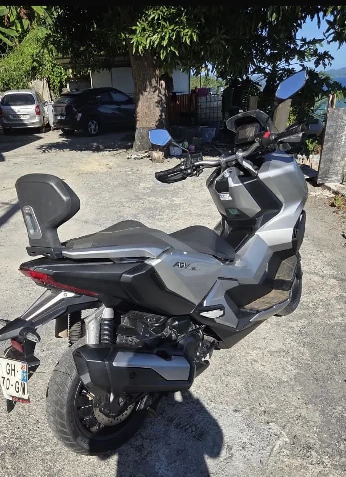 Photo de l'annonce : **Honda ADV 350 – Comme neuf !** — Sada (Véhicules)