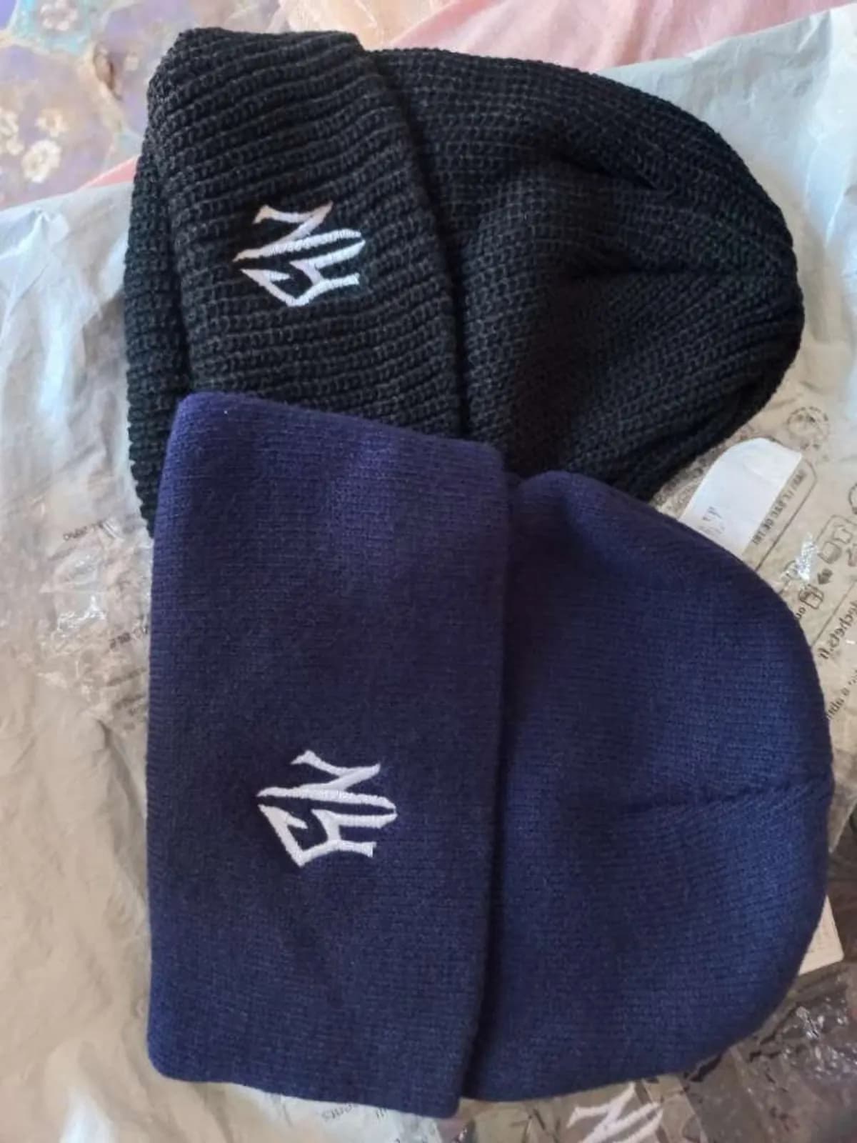 Photo de l'annonce : Bonnet bleu et noir — Chirongui (Mode)