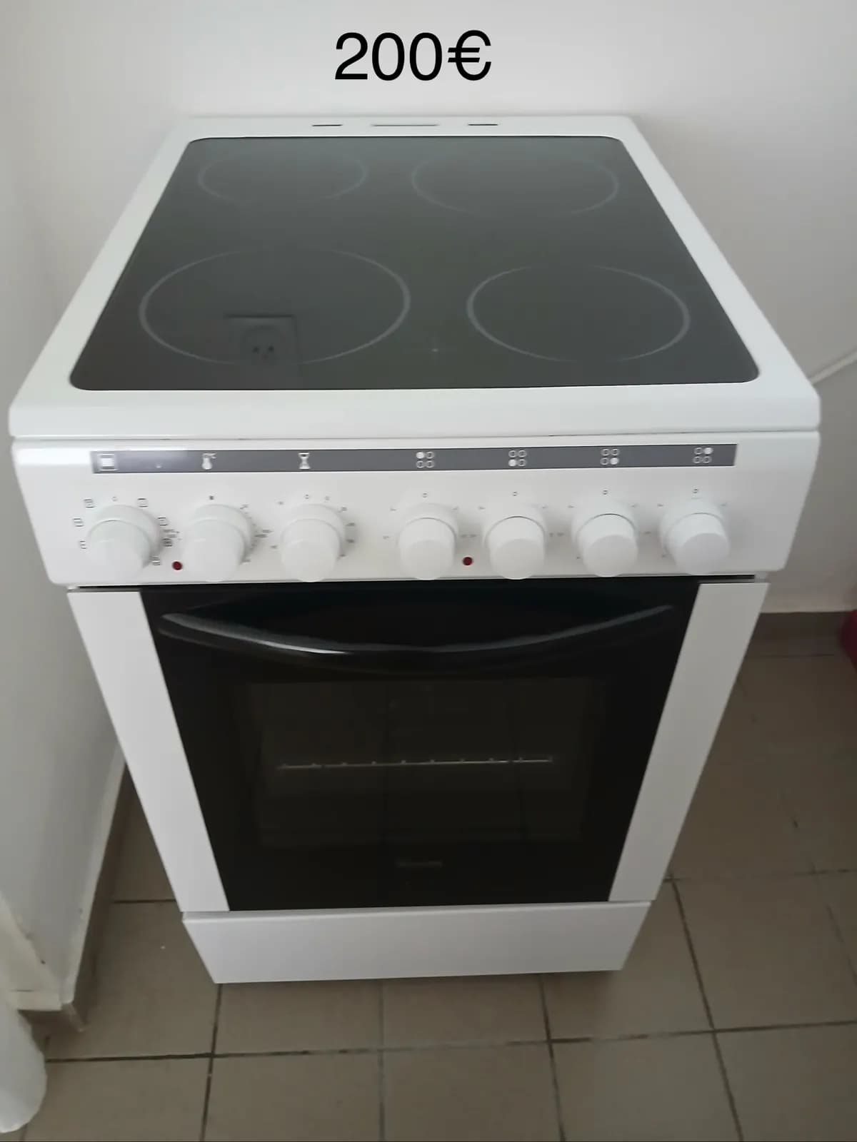 Photo de l'annonce : Cuisinière plaque vitrocéramique + four — Mamoudzou · Centre (Maison)