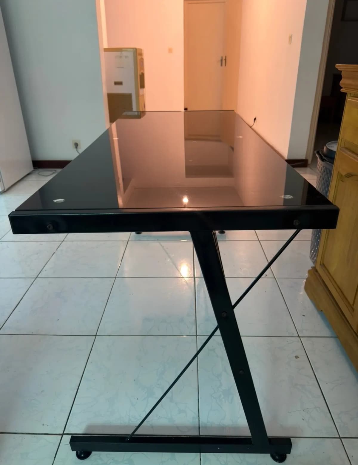 Photo de l'annonce : Bureau en verre — Pamandzi (Maison)