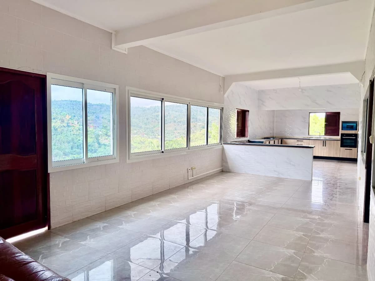 Photo de l'annonce : Maison T3 non meublée de 115 m2 avec vue dégagée - Hauts de Chiconi — Chiconi (Immobilier)