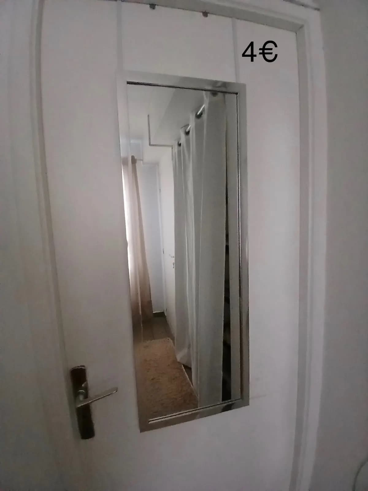 Photo de l'annonce : Miroir suspendu, patère et cale porte — Mamoudzou · Centre (Maison)