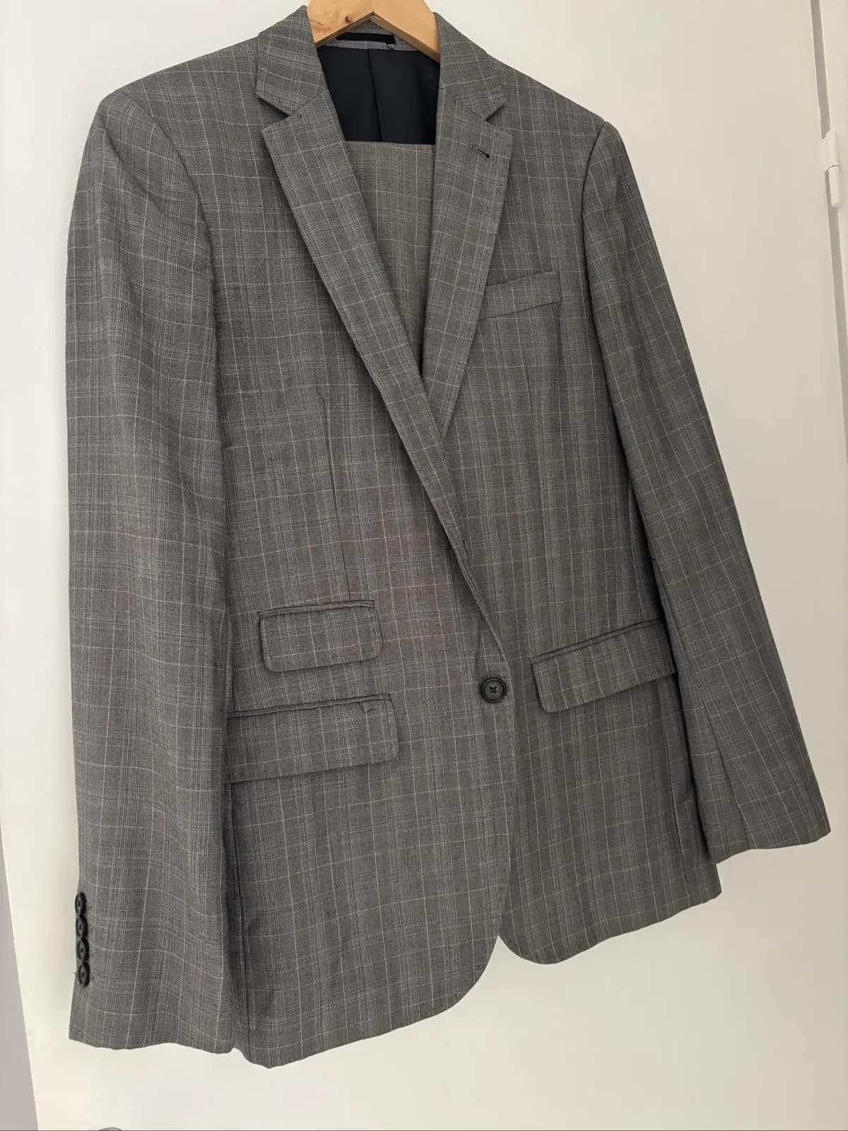 Photo de l'annonce : Costume gris — Koungou · Majicavo-Lamir (Mode)