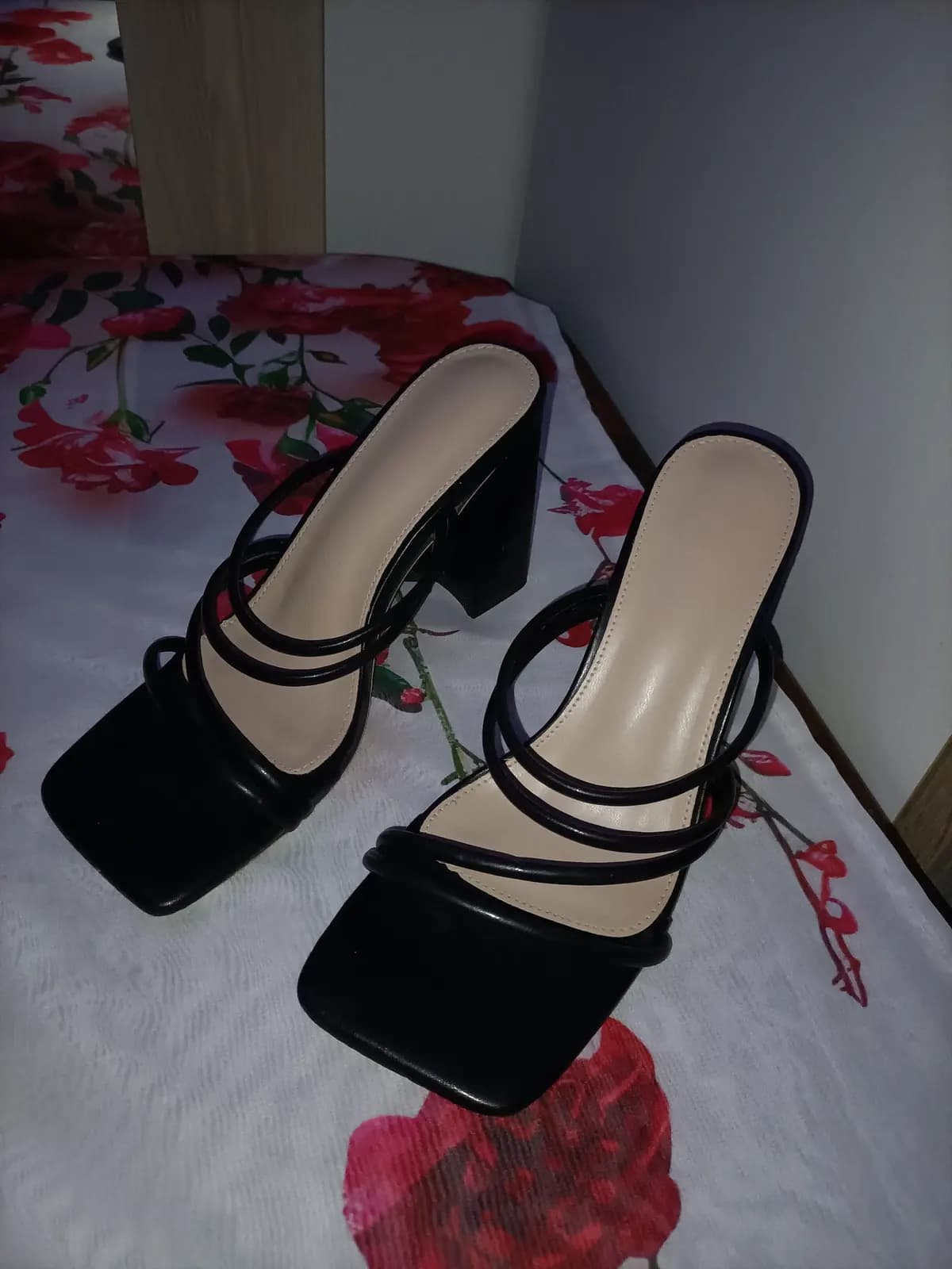 Photo de l'annonce : Chaussures à talons noires neuves – pointure 38 — Chirongui (Mode)