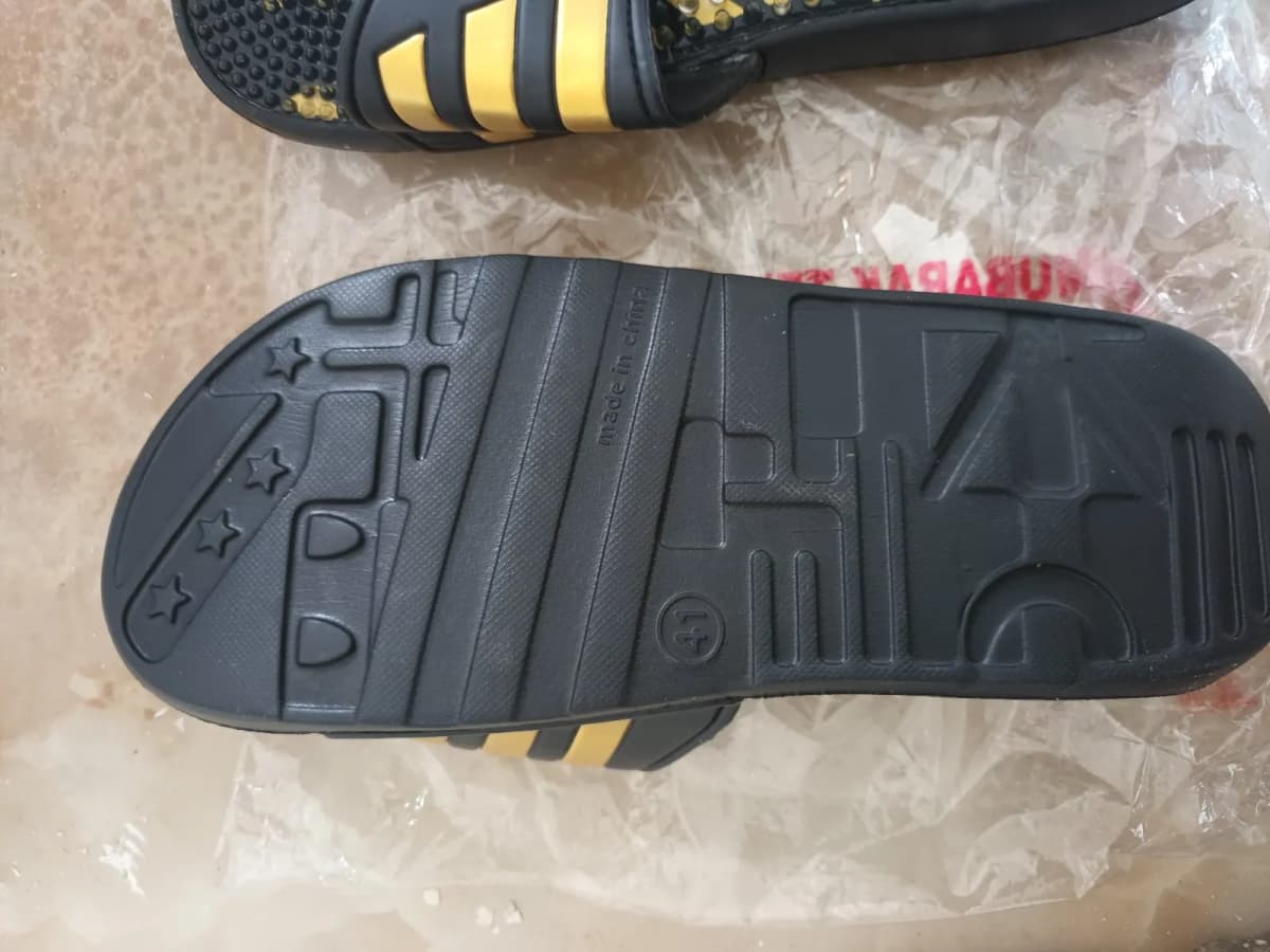 Photo de l'annonce : Claquette homme Adidas — Ouangani (Mode)