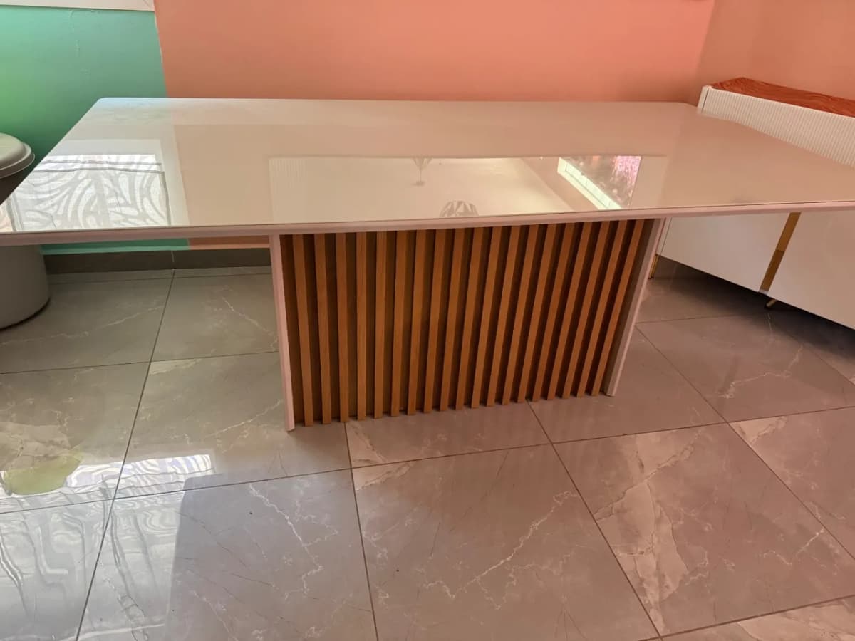 Photo de l'annonce : Une grande table à manger — Mamoudzou · Kawéni (Maison)