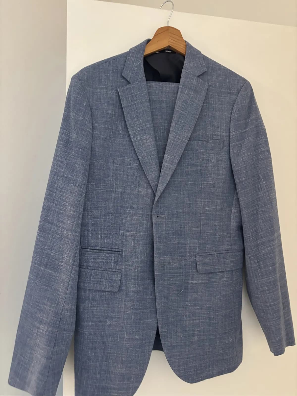 Photo de l'annonce : Costume bleu clair — Koungou · Majicavo-Lamir (Mode)
