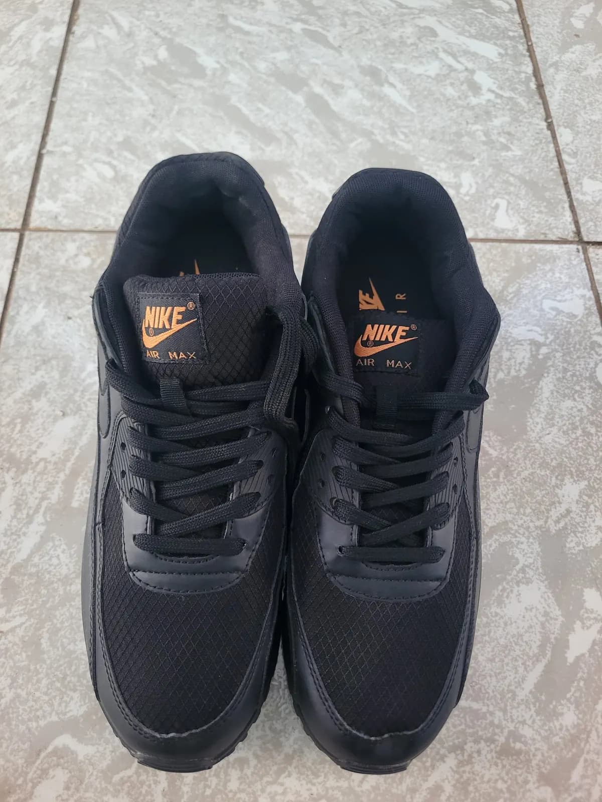 Photo de l'annonce : Chaussures nike: air max — Ouangani (Mode)