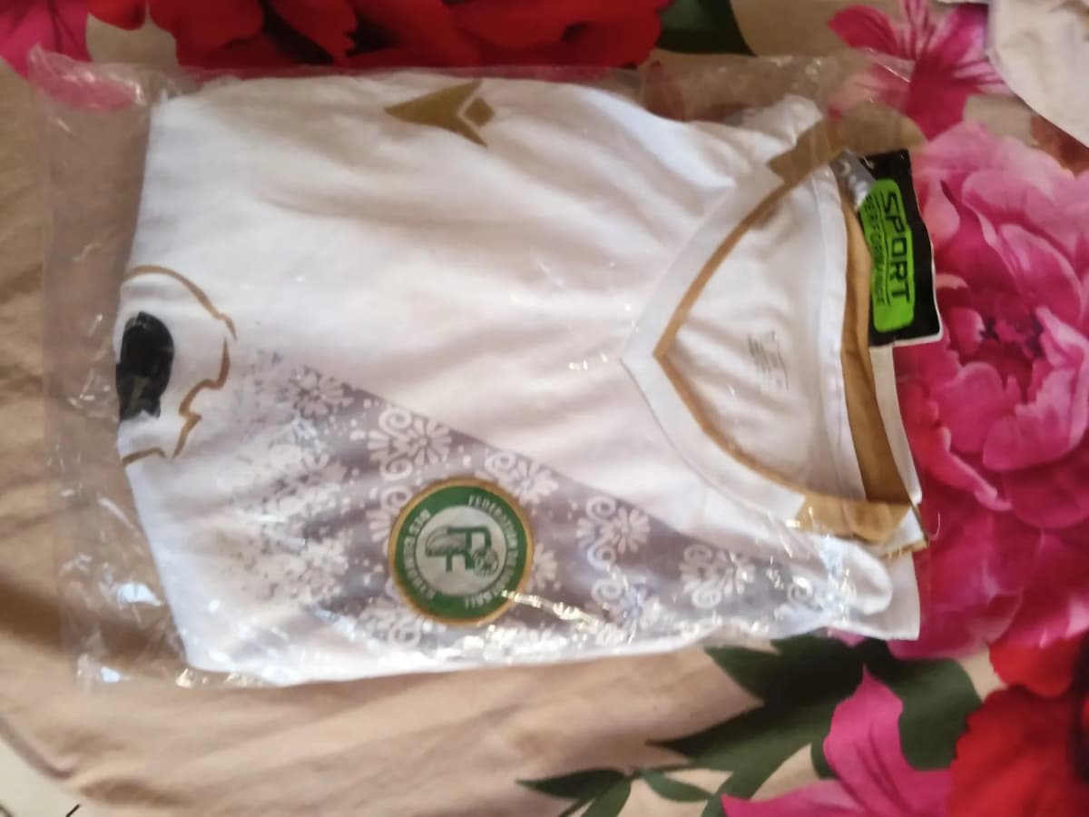 Photo de l'annonce : Ensemble maillot des Comores vert et blanc — Tsingoni (Mode)