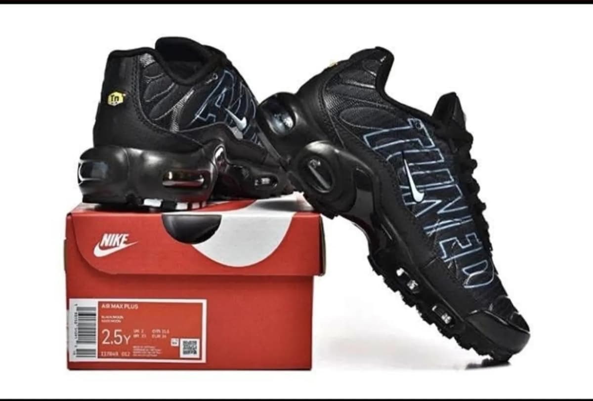 Photo de l'annonce : Baskets Enfant Air Max Plus — Mamoudzou · Passamainty (Mode)