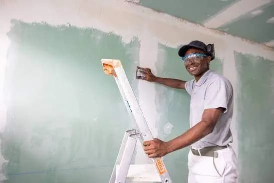 Photo de l'annonce : Plaquiste/peintre — Koungou · Longoni (Emploi & services)