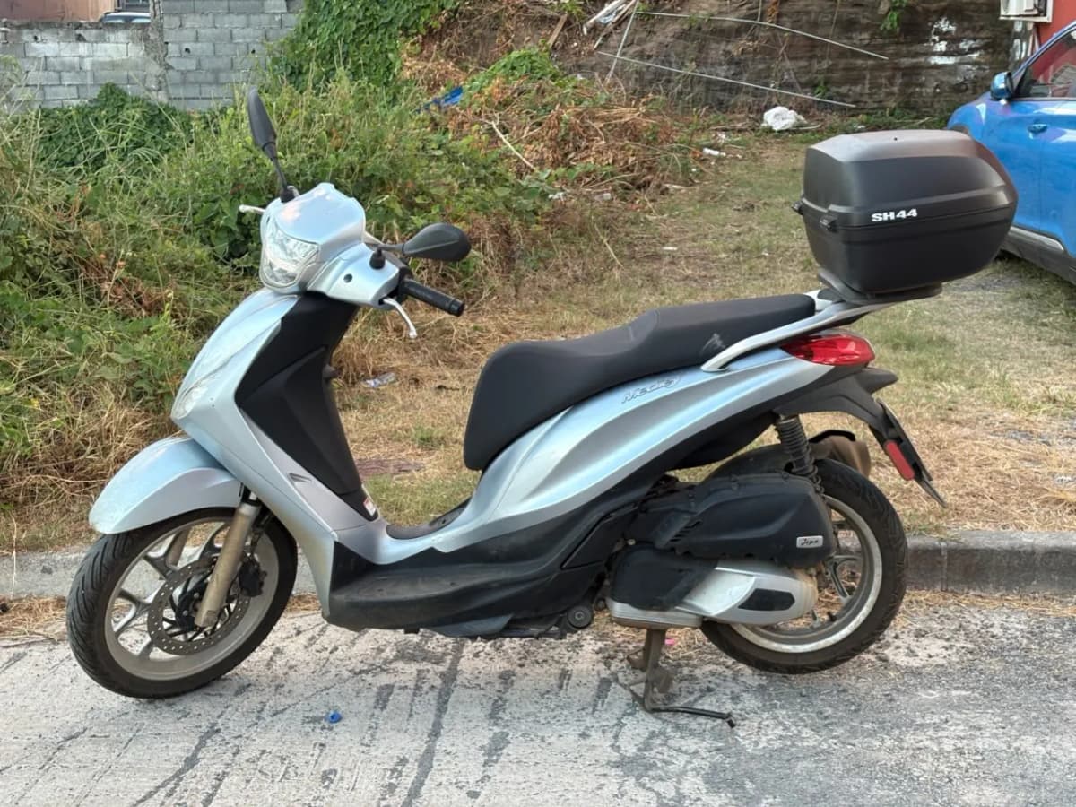 Photo de l'annonce : Scooter Piaggio Medley + top case Shad 44 L – 4000 € — Mamoudzou (Véhicules)