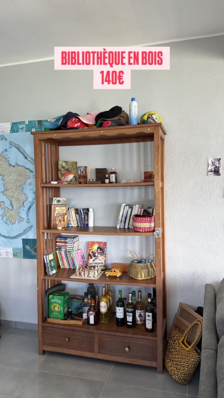 Photo de l'annonce : Bibliothèque bois — Boueni (Maison)