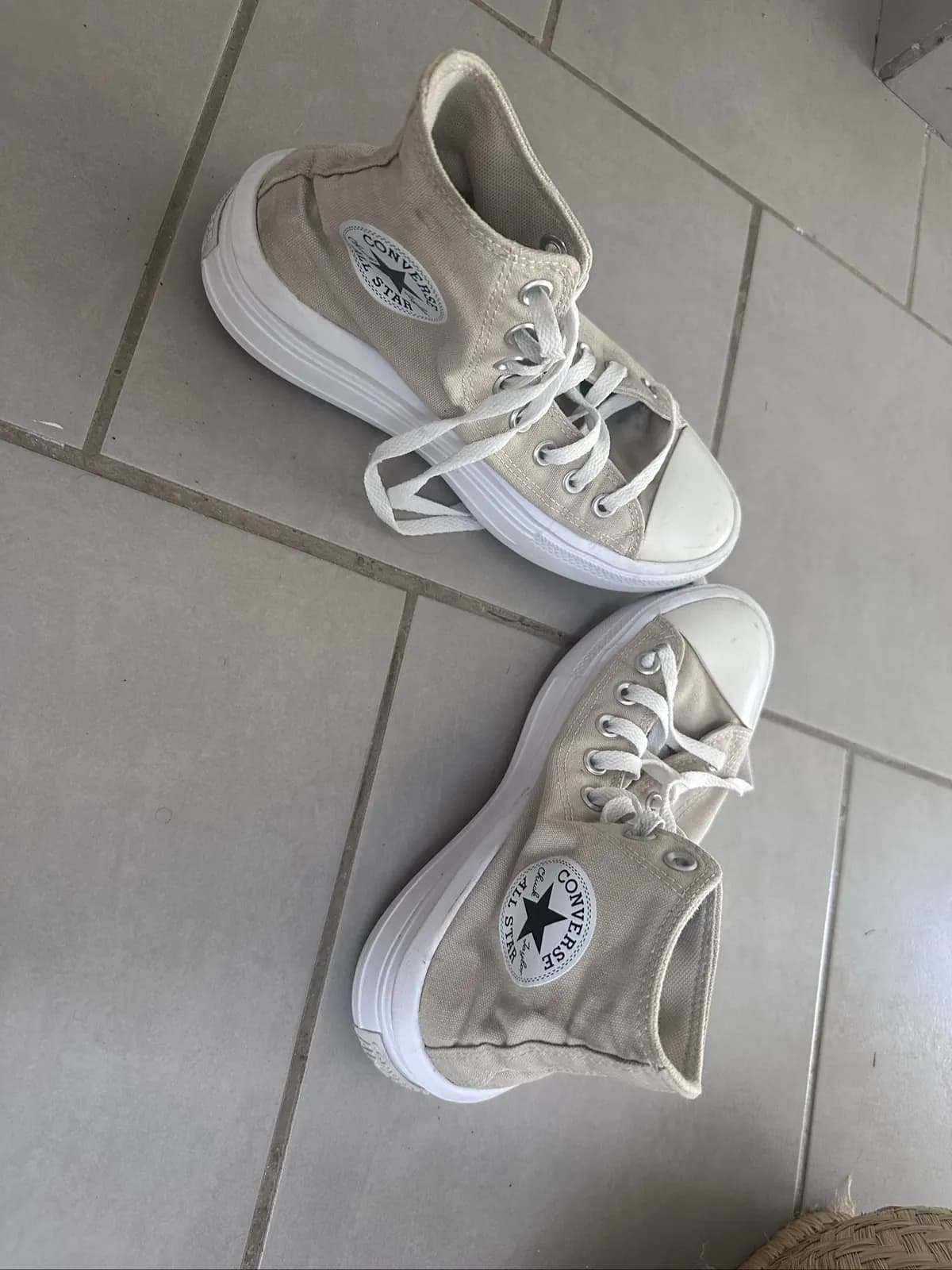 Photo de l'annonce : Converses beige femme taille 39 — Dzaoudzi · Labattoir (Mode)