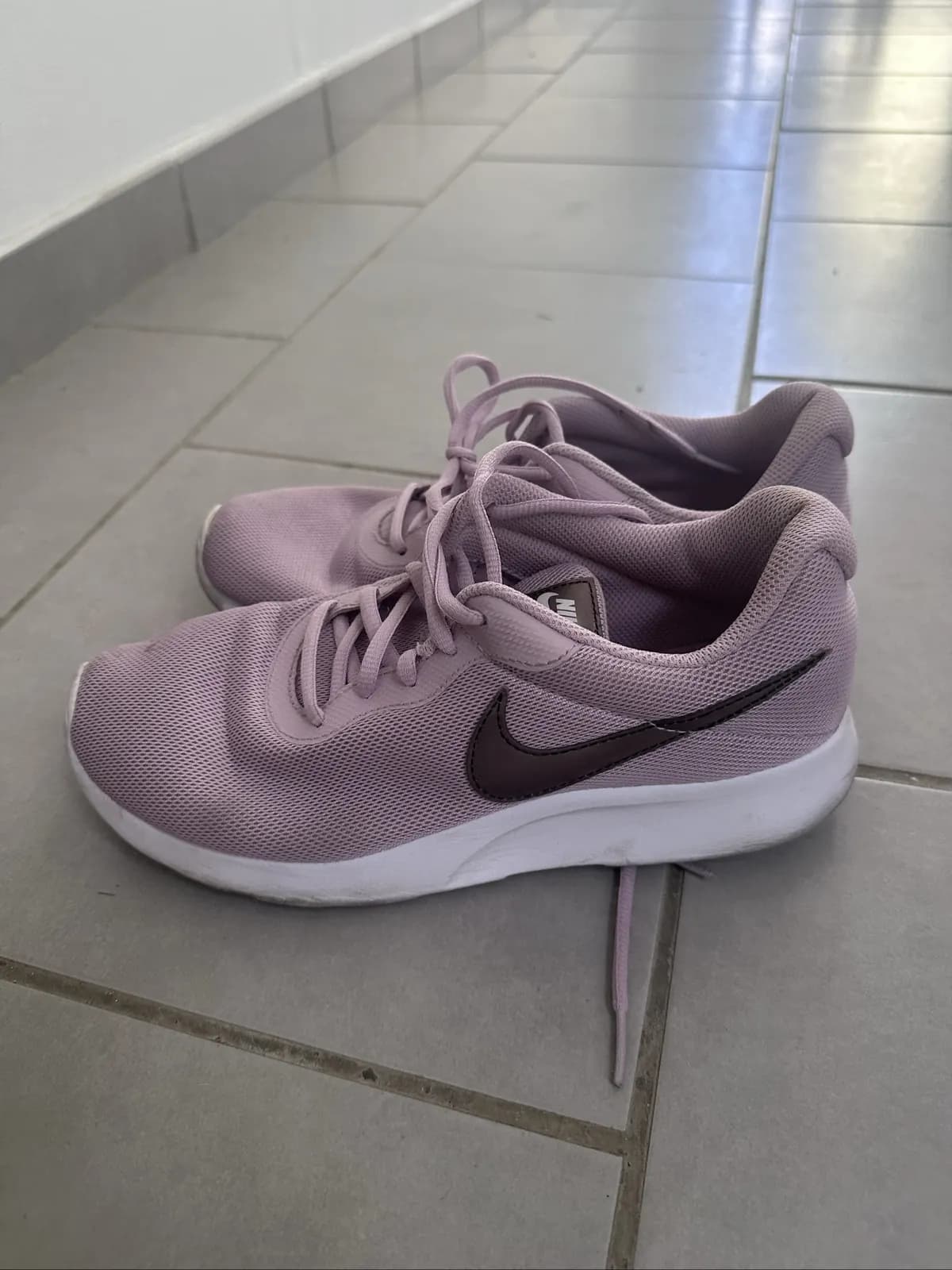 Photo de l'annonce : Basket Nike femme taille 39 — Dzaoudzi · Labattoir (Mode)