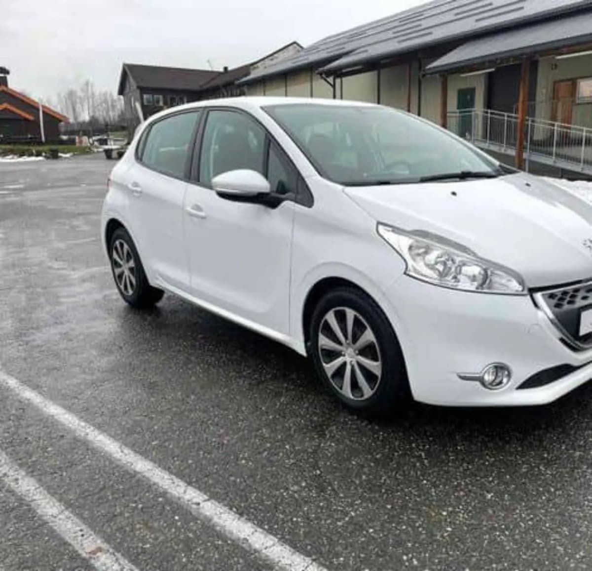 Photo de l'annonce : Peugeot 208. Allure 1.2 — Dzaoudzi · Labattoir (Véhicules)