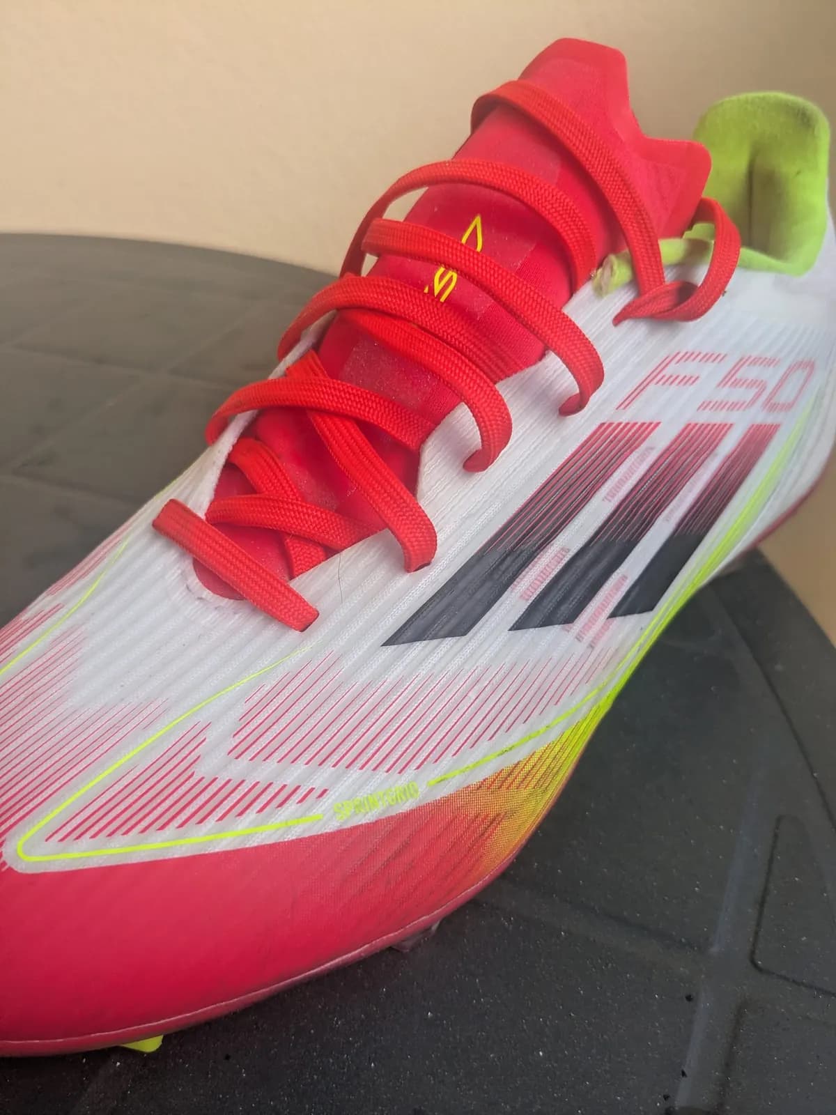 Photo de l'annonce : Chaussures de foot F50 - T41 1/3 — Bandrele (Loisirs)